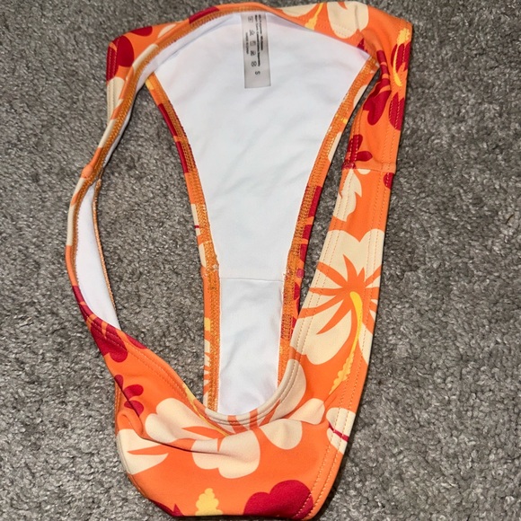 Bikini - Picture 4 of 5